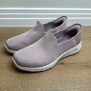 Barely worn sketchers slip in ultra flex 3.0 women’s size 7.5